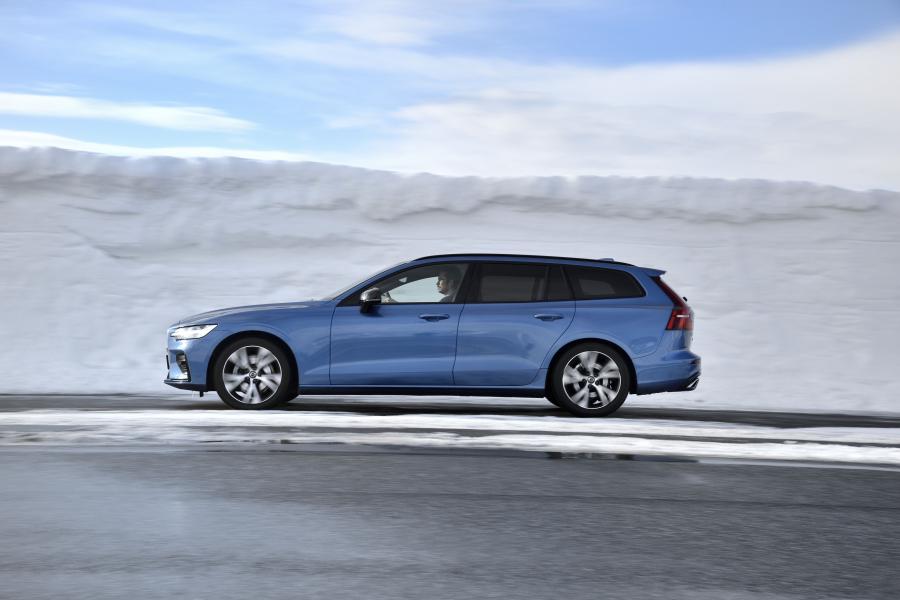  Volvo V60 D3 R-Design 2018 года  (WW) (фото 19 из 29)